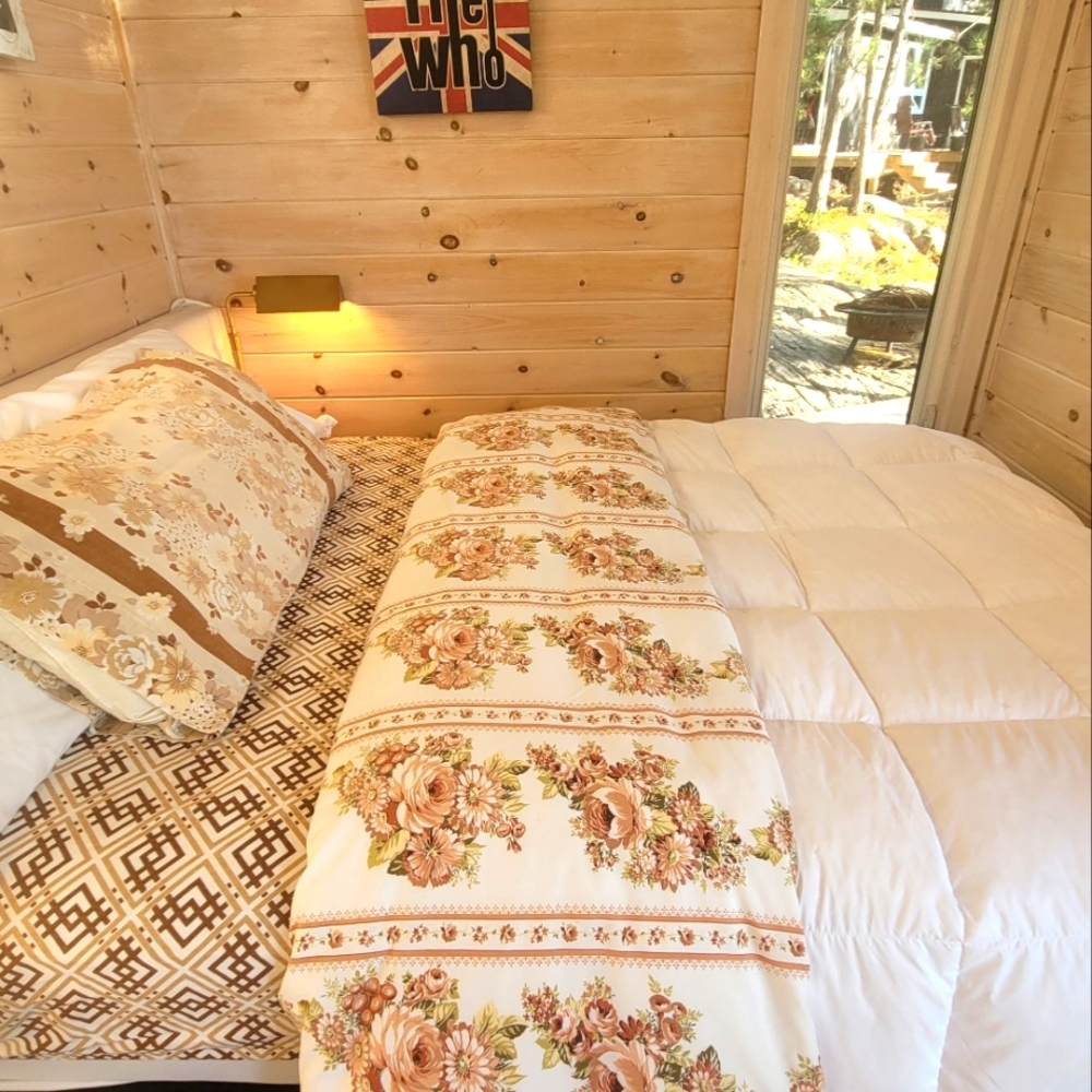 VINTAGE Queen Sz 4pc Sheet Set, Geo Floral Combo